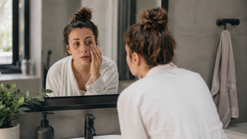 Calming the skin from the inside out — a botanical ritual rooted in anti-inflammatory ingredients like copaiba oil.